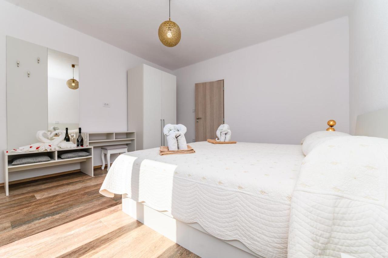 Paradiso Apartment *